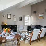 Regent House Deluxe 2 Bedroom Apartment