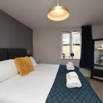 Harrogate Self Catering - Regent\'S Court Indigo Suite