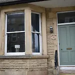 Carlton House - Spacious 4 Bed Victorian Townhouse