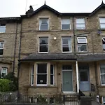 Carlton House - Spacious 4 Bed Victorian Townhouse