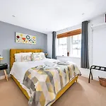 Finest Retreats - Mowbray