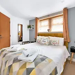 Finest Retreats - Mowbray