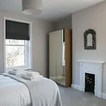 Valley Road, Fabulous 4 Bedroom House