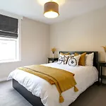 The Bs Cycle, 4 Bedroom, 2 Bathroom, House In Harrogate Centre