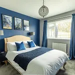 Woodfield Road - Two Bed In Harrogate With Cosy Living Room Fire.