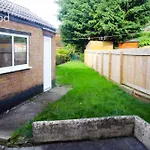 Elwood - Spacious Contemporary Home From Home In Harrogate With Parking