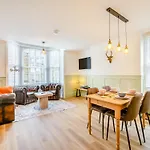 Bettys Townhouse-Uk45308
