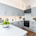 Granby Gem: Exquisite 3-Bed Flat