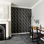 Woodfield Road - Two Bed In Harrogate With Cosy Living Room Fire.