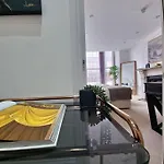 The Stray Adjacent, Interior-Designed 2-Bed Apartment- Luxury