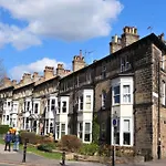 Harrogate Holiday Apartments - Strawberry One - Private Parking