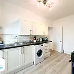Free Parking - Family Stays - Spacious