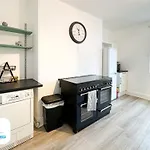 Free Parking - Family Stays - Spacious
