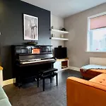 Central Location - Family Relocation - Business Stays