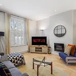 Pristine Stylish Townhouse On The Stray - Sleeps 8