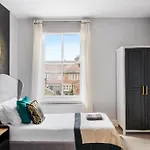 Pristine Stylish Townhouse On The Stray - Sleeps 8
