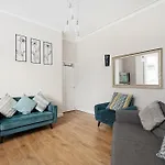 Harrogate Holiday Apartments - Strawberry One - Private Parking