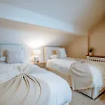 The Mayfield Townhouse - Central Harrogate - 3 Bedrooms With Garden