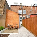 The Mayfield Townhouse - Central Harrogate - 3 Bedrooms With Garden