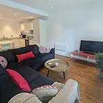 Luxury Harrogate City Centre Apartment With Free Parking