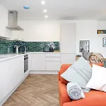 Harrogate Townhouse - 2 Bed Luxury Apartment