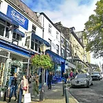 Central Harrogate Apartment With Parking Permit