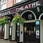 Central Harrogate Apartment With Parking Permit