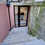 Elmleigh Nook - Central With Parking
