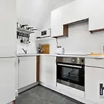 Free Parking - Penthouse - Business Stays - Relocating - St