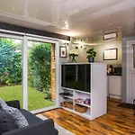 Stylish Harrogate Studio With Huge Private Garden