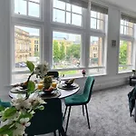 Royal Retreat Harrogate - Free Parking Nearby Ultra Fast Wifi