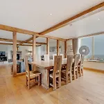 5-Bed Country Retreat In Harrogate With Hot Tub