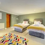 Cool 2 Bedroom Apartment Hg1 Free Parking