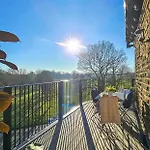 Granby Gem: Exquisite 3-Bed Flat