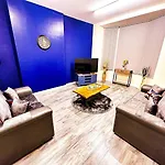 Betty\'S Apartment- Metres From Train Station