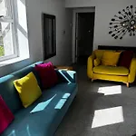 Harrogate Holiday Apartments - Courtyard Mews - Garden