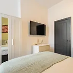4 Bedroom Central Property With Parking