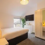 4 Bedroom Central Property With Parking