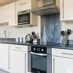 Montpellier Apartment- The Heart Of Harrogate Town Centre- One Minute Walk From The Famous Betty\'S Tea Room Extremely Quiet Entire Apartment With Homely Living Room Huge Tv And Sound Bar With A Huge Comfy Super King Size Beds Sleeps Four