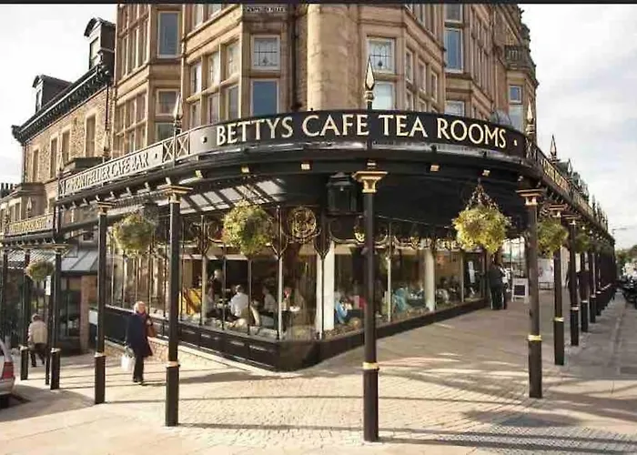 Garden Apartment, Central Harrogate With Parking