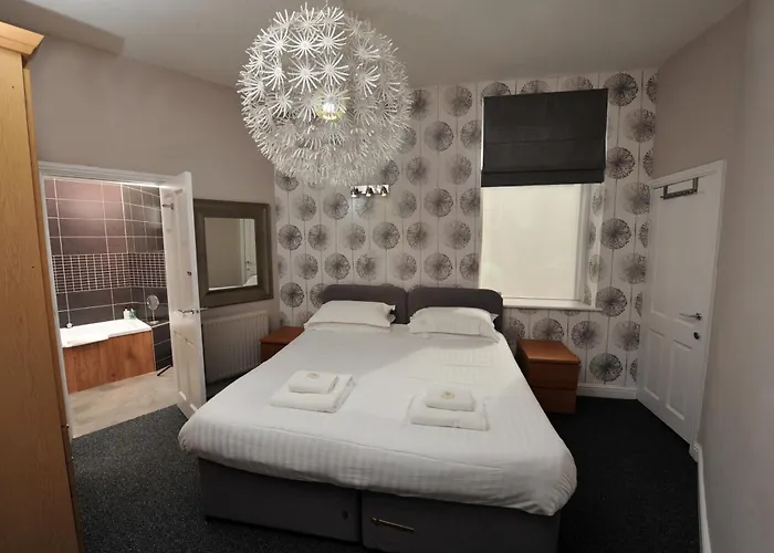 Harrogate Holiday Apartments - Strawberry One - Private Parking
