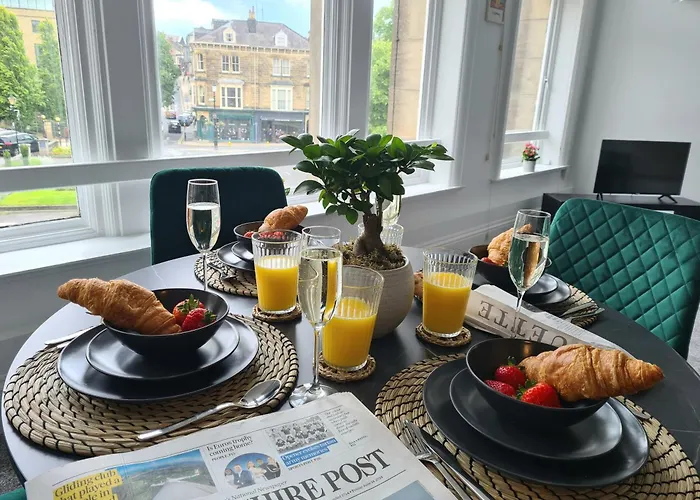 Royal Retreat Harrogate - Free Parking Nearby Ultra Fast Wifi