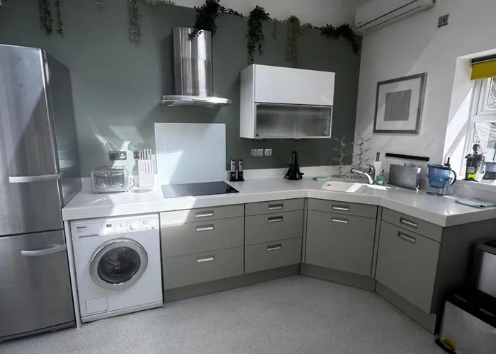 Harrogate Holiday Apartments - Courtyard Mews - Garden