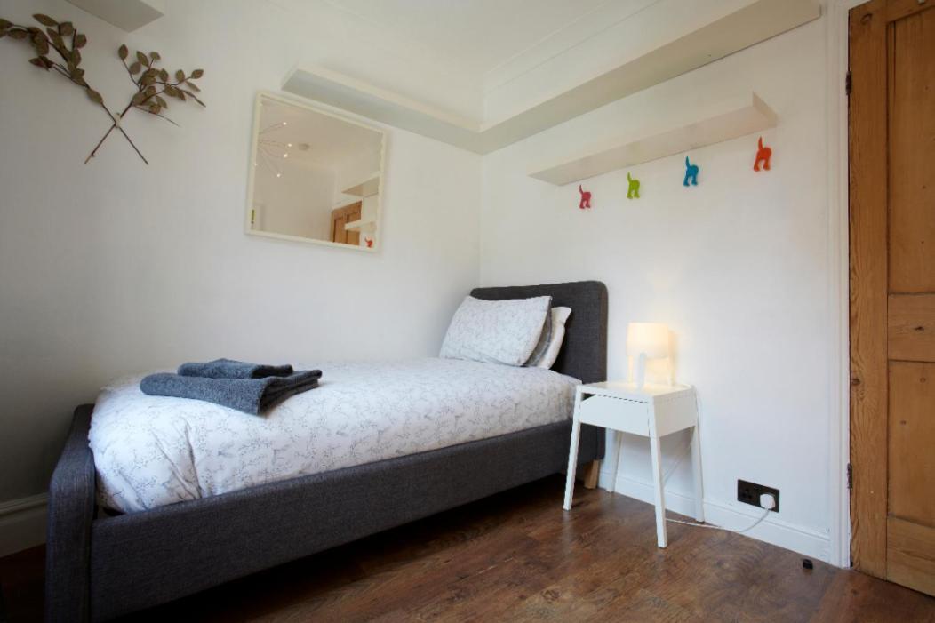 Townhouse - Hic Bottom Of Road! Holiday home Harrogate