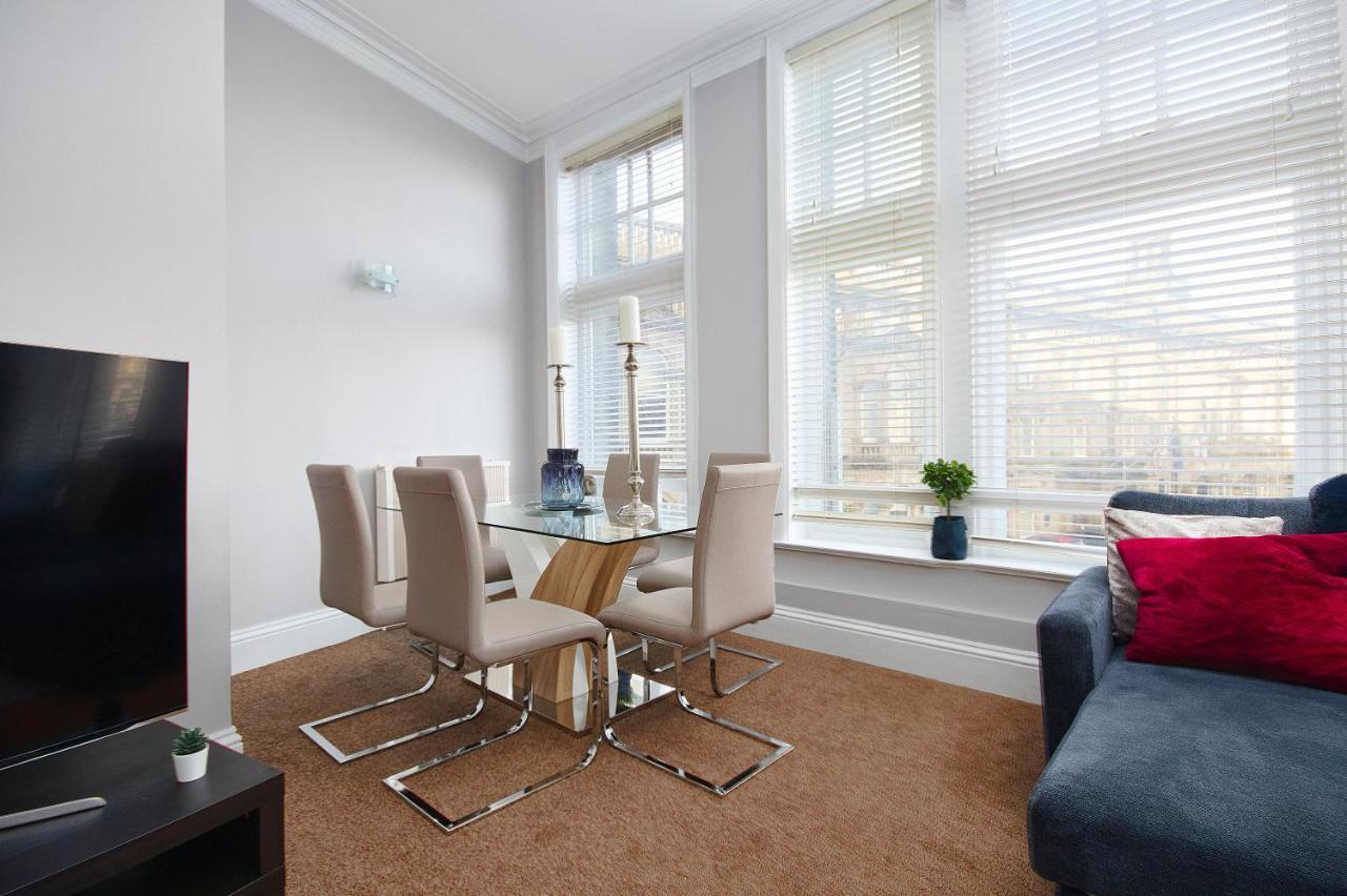 Number One - The Exquisite Emerald Abode Apartment