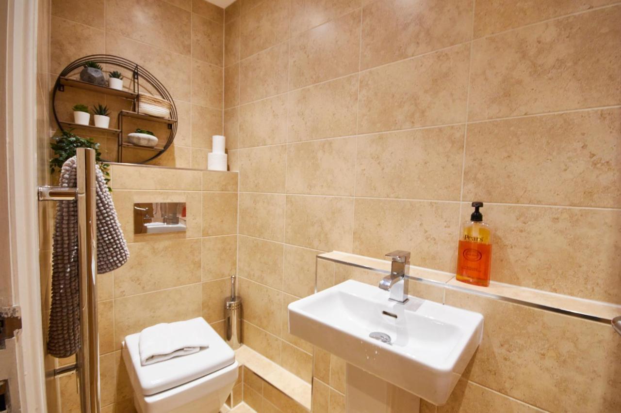 Number One - The Exquisite Emerald Abode Apartment Harrogate
