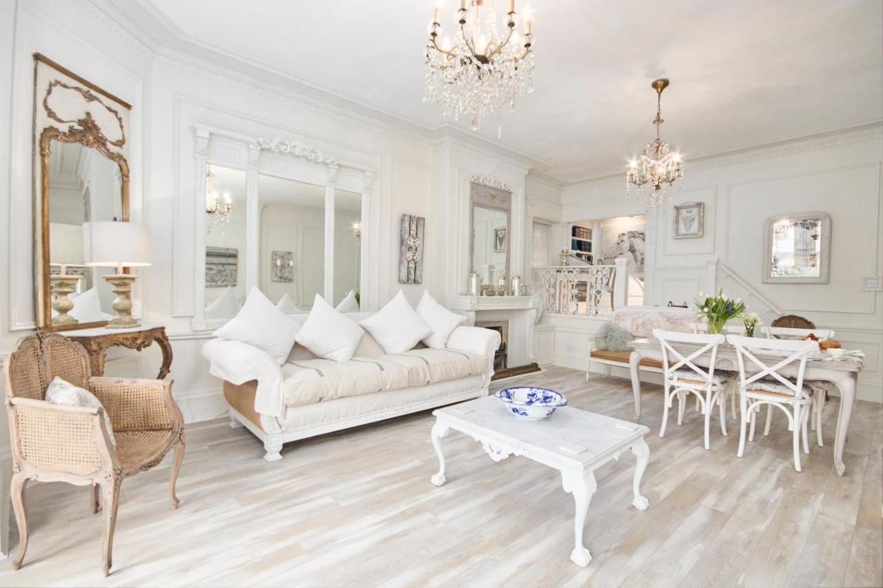 The Stunning French Boudoir Of Apartment *