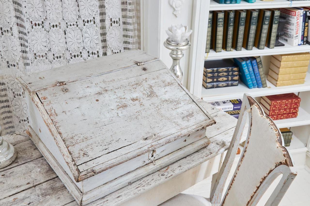 The Stunning French Boudoir Of Apartment