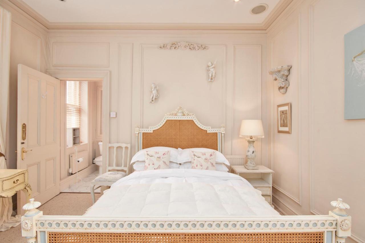The Stunning French Boudoir Of Apartment