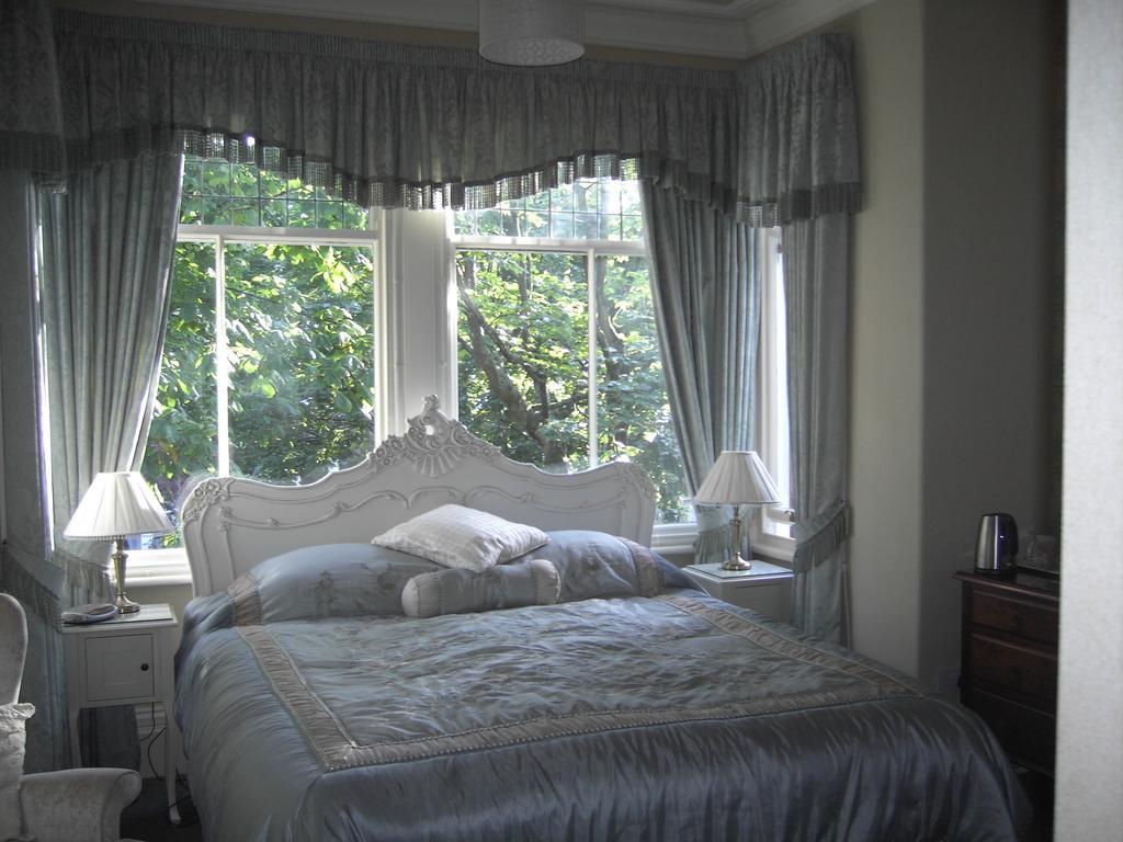 Guest house April House 4*